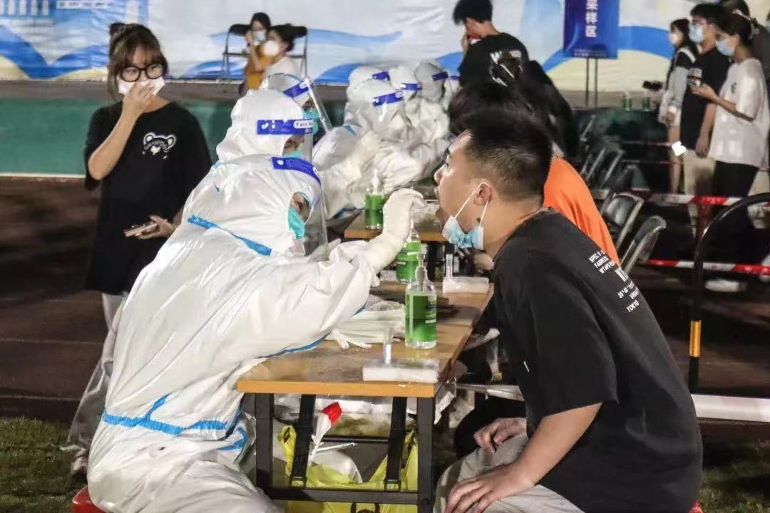 核酸现场秩序井然 leyu乐鱼中国体育官网供图.jpg